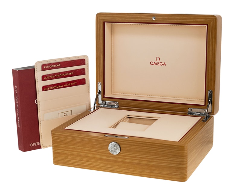 Omega Planet Ocean 215.30.40.20.03.001 Image 5